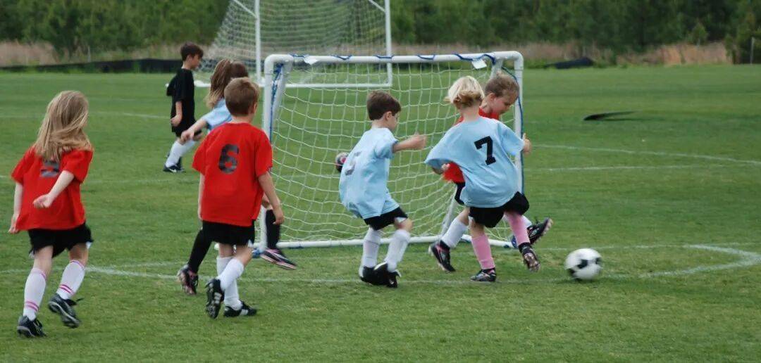 澳门皇冠|练习足球感受挫折比获得成绩更重要(图4)